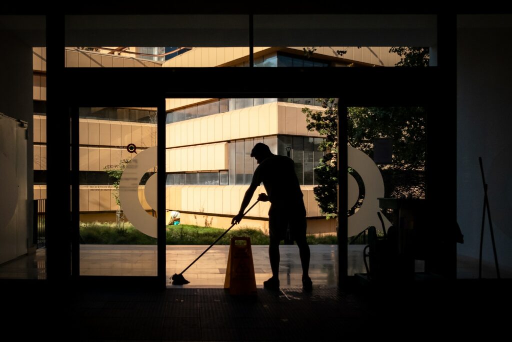 Limpieza de locales en Barcelona: quién realiza la tarea